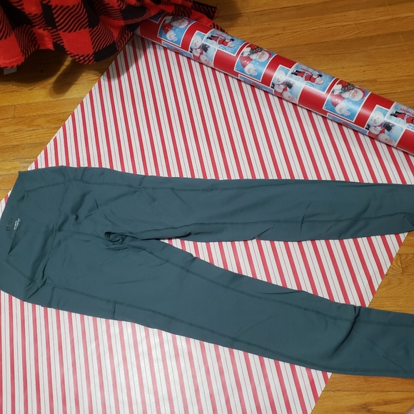 Ethos co ( Instagram brand ) pocket leggings - Picture 2 of 2